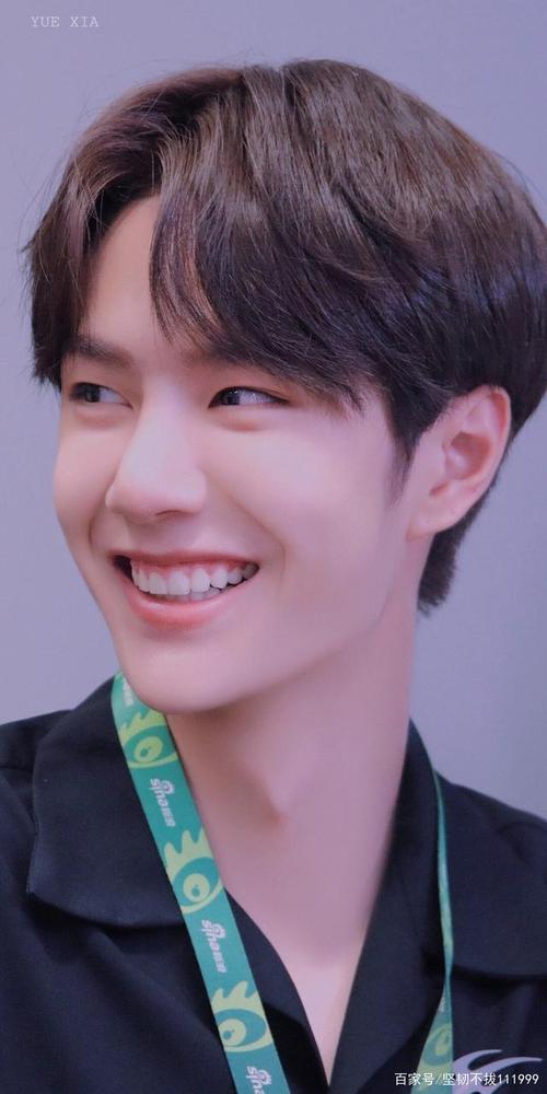 王一博的怼脸拍,侧颜轮廓线太鲨