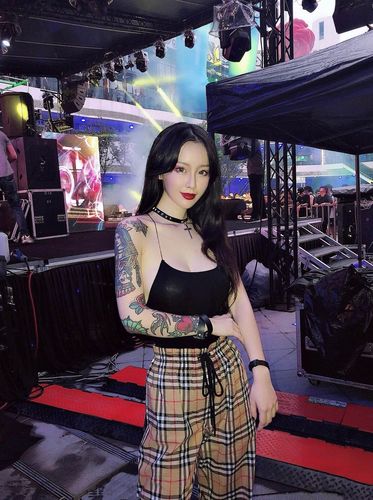 寻找模特冷艳性感型才女djqueena昆娜