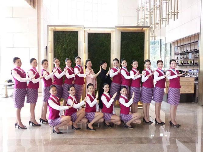 在西航 | 南方航空空姐文雅莉:蓝天是一盏灯,照亮着我