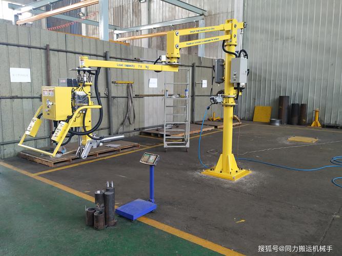 搬运机械手臂实拍图片