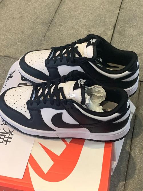 摆地摊卖鞋喽_吾悦广场(肥东店)攻略_潮鞋_nike dunk