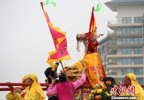 图为妈祖金身巡安大巡游 颜新阳 摄