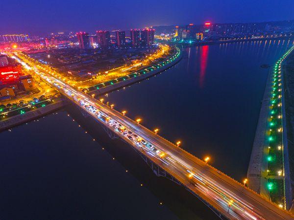 张家界市城区即将竣工亮化工程迎"首秀"