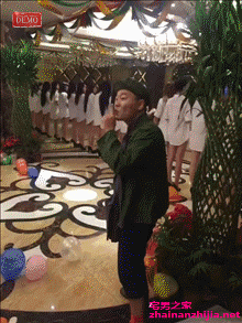 【邪恶gif动态图第3期】胸大的人怎么抖都好看