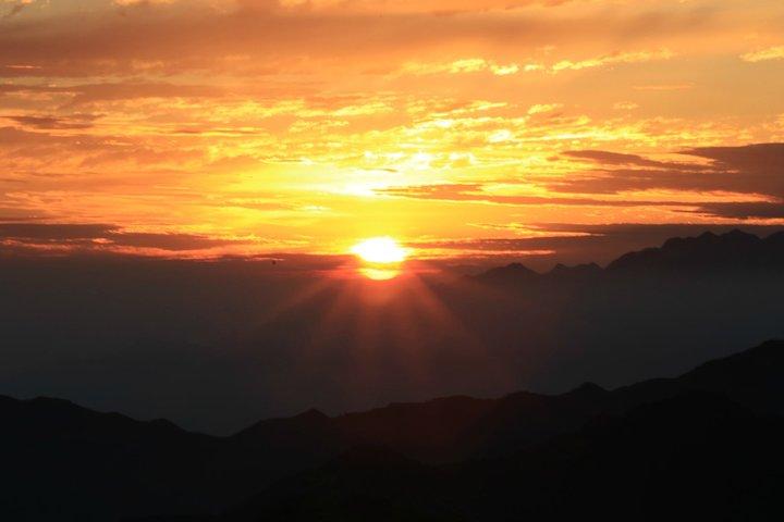 太阳很大······.太阳出来了