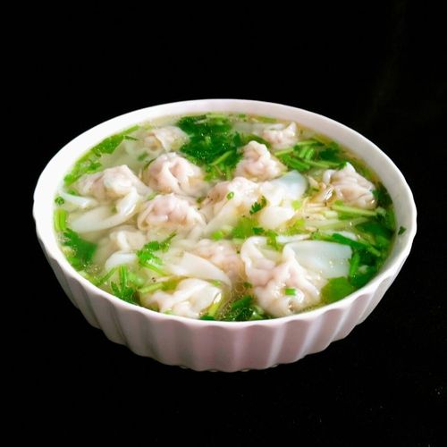  p>紫菜虾仁馄饨汤是一道男女老少皆可食用,做法简单,适合家中烹饪的