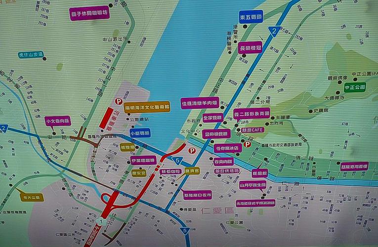 海洋广场前则有基隆市区旅游地图
