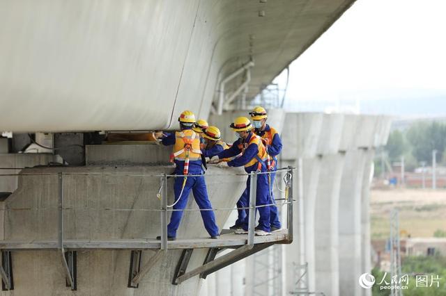 (8月15日摄) 中国铁路沈阳局集团有限公司沈阳高铁基础设施段朝阳桥梁