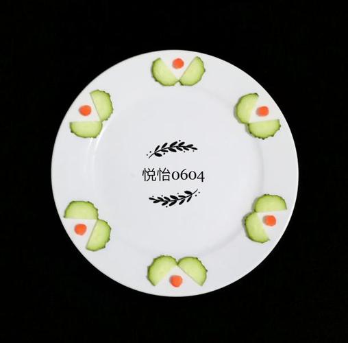 围边盘饰【红太阳照边疆】