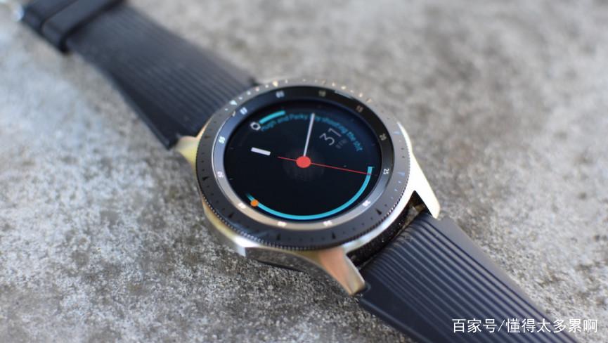 当然,wear os与ios兼容,三星的galaxy和gear智能手表也兼容.