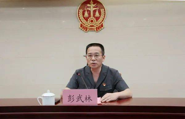 桂林中院举行"光荣在党50年"纪念章颁发仪式