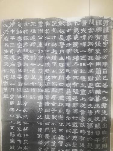 张迁碑 是东汉晚期佚名书法家书丹,东汉碑刻家孙兴刻石而成的一件隶书