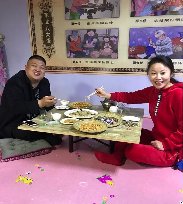 草帽姐成名老公当起经纪人,两人微博频繁秀恩爱,成富太后认不出