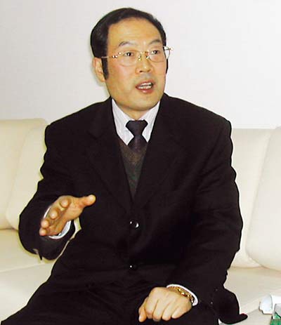 市人大代表,北碚区委书记黄波接受"两会"高端访谈记者 钟志兵 摄