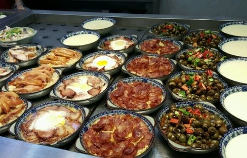 德厚食堂蒸菜窗口