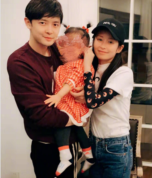 付辛博为颖儿庆祝生日,2岁女儿首次曝光,一家三口都是