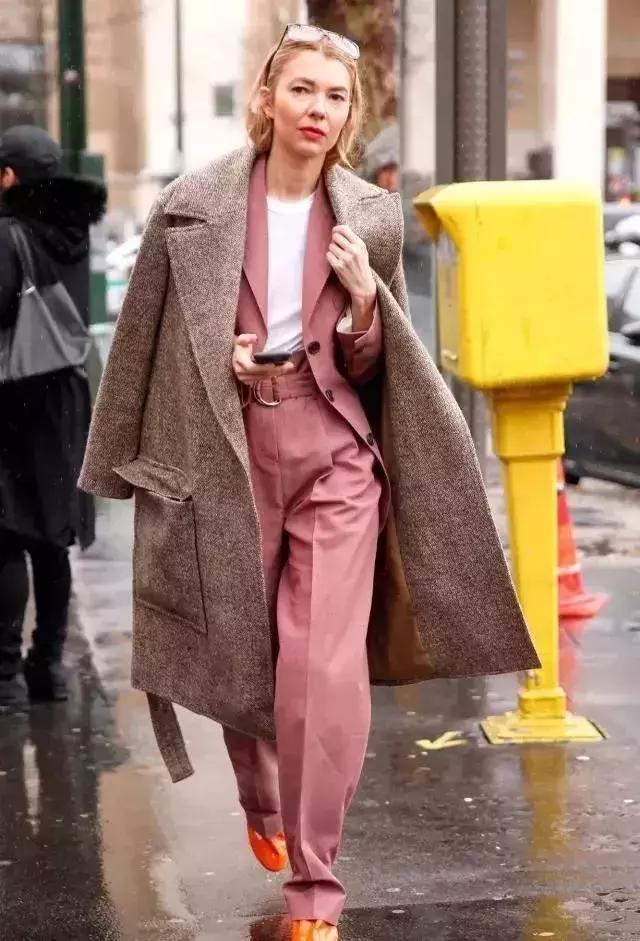 今年流行干枯玫瑰色搭配服饰得体大方又温柔似水