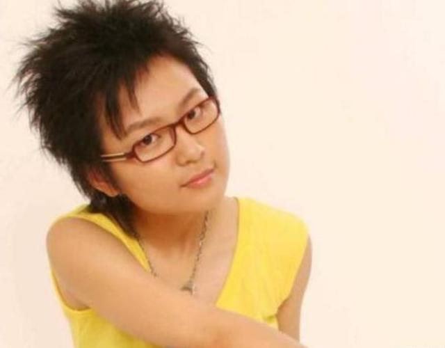 周笔畅直接承认自己整容,还说是照着杨幂整的,结果整成了杨紫