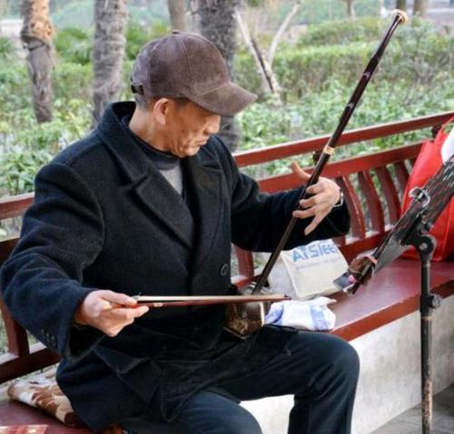 为什么有些不识谱的老人会拉二胡
