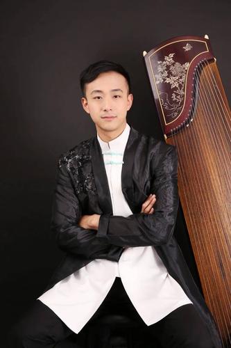 古筝演奏家 邓翊群