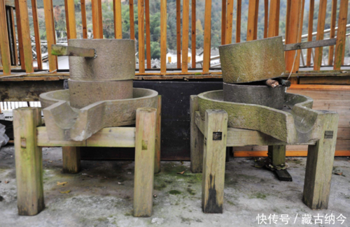 做豆腐第一道工序磨黄豆就用它,需要人力推,小编小时候就用过.