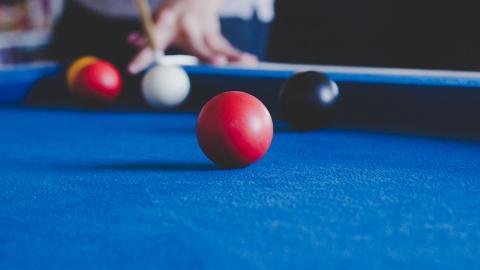 台球桌上的台球图片-静物壁纸-高清静物图片-娟娟壁纸