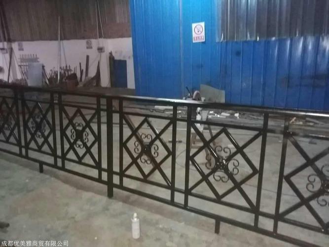 成都铁艺防护栏铁艺阳台护栏