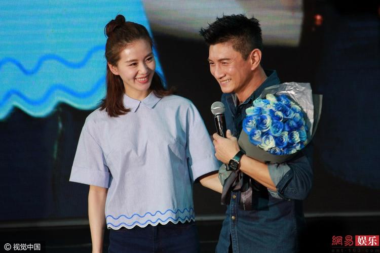 吴奇隆歌友会获刘诗诗献吻