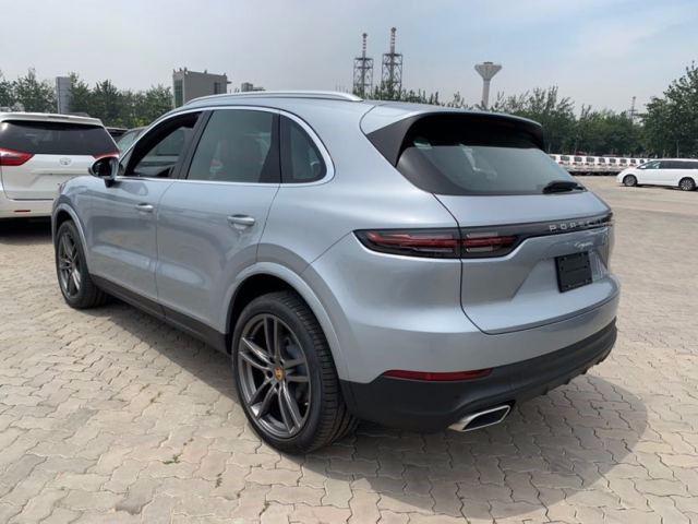 运动版保时捷卡宴s 弹射起步5秒内破百