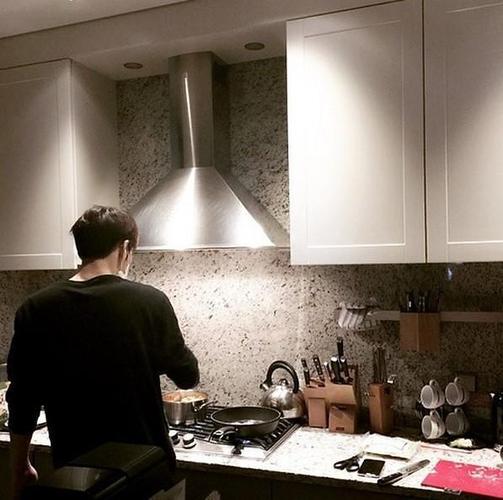 02.24】【明星】金在中做饭化身暖男 豪宅大公开