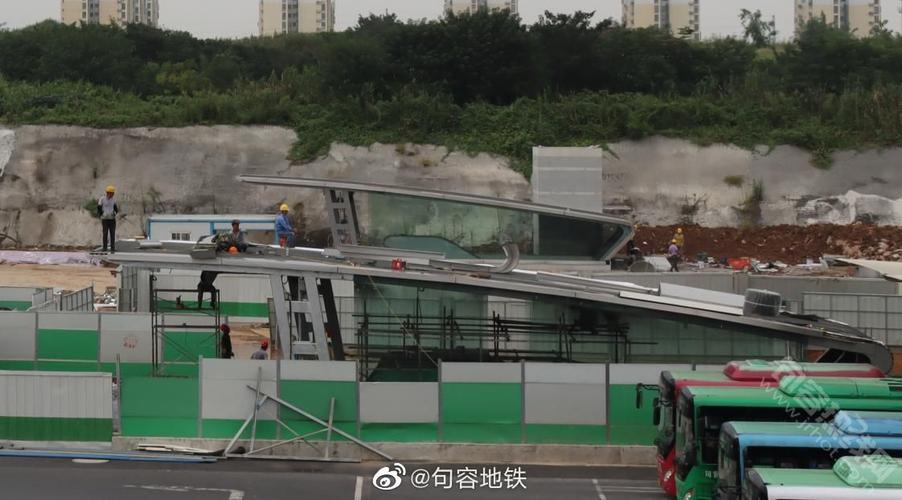 宁句城际s6号线句容站出站口