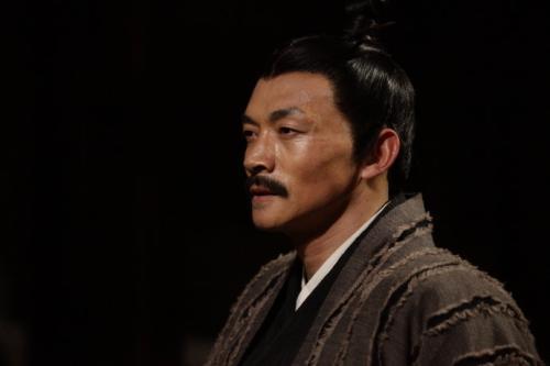 "乃丹书帛曰:"陈胜王",置人所罾鱼腹中.卒买鱼烹食,得鱼腹中书,固以怪