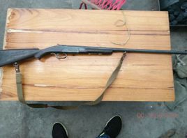 收藏 查看0 五连发,猎枪的一种.单管连发结构,一般射魃散弹.