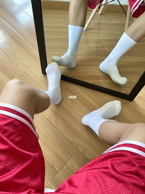 男生白袜穿搭_穿搭_体育生_时尚_穿搭