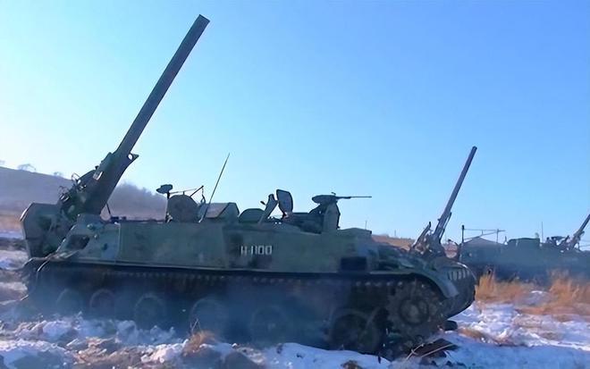 平平无奇240毫米一次轰塌一栋楼炮弹比人还高暴力美学登场