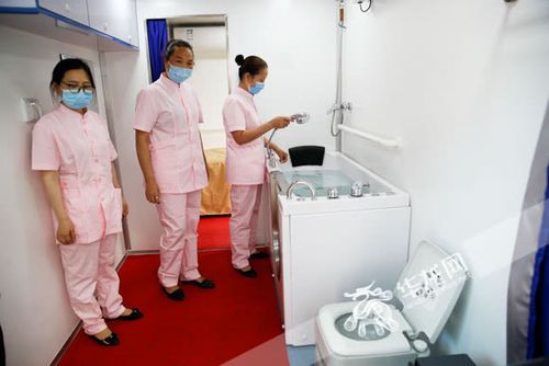 为失能老人提供免费沐浴 10台助浴车已投用