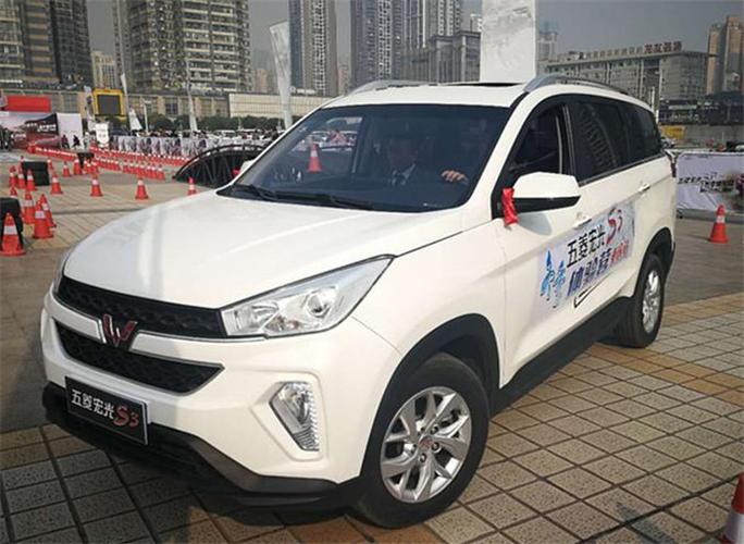 通过颜值成为"爆款"的自家兄弟宝骏510给了五菱宏光s3一个启发