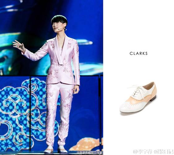 李宇春粉色西装穿的鞋子是