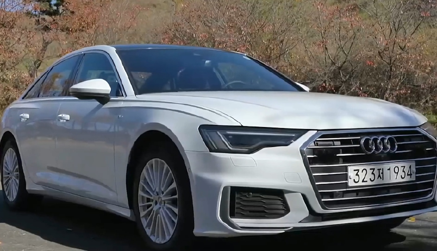 2020款奥迪a6抢先试驾夜晚亮起氛围灯那刻宝马5奔驰e靠边站