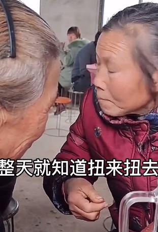 被邻居大妈支配的恐惧原版表情包抖音版