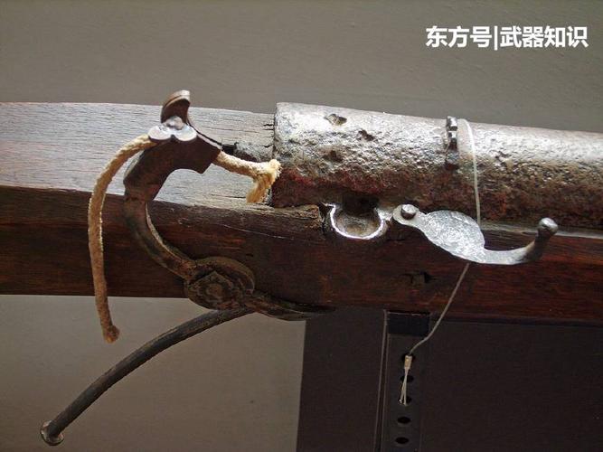 这把枪自带一截绳子,俗称火绳,用来点火,你肯定没见过