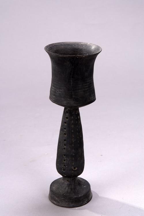 大汶口文化黑陶高柄杯