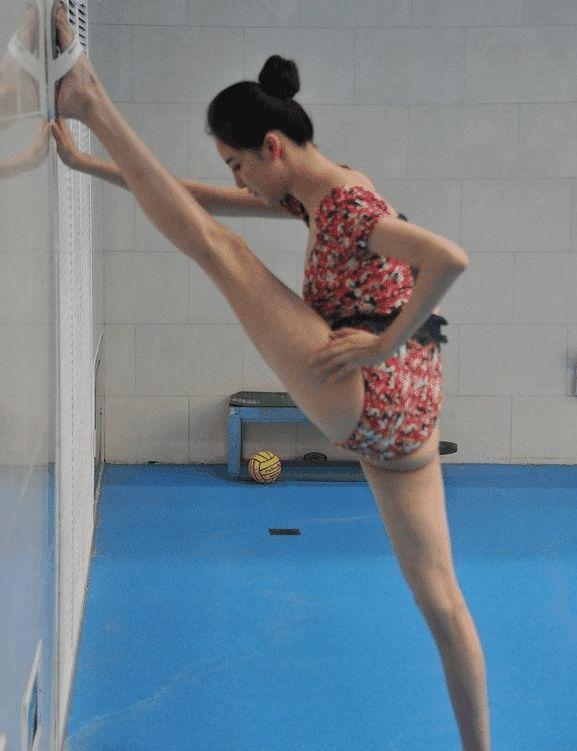 蒋欣景甜展示一字马,大家却把注意力放在最后一张上,大饱眼福