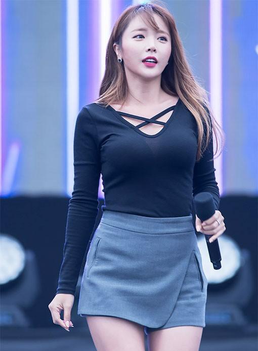 原创韩国娱乐圈第一美女洪真英,又美又清纯,微胖的身材怎么看都迷人