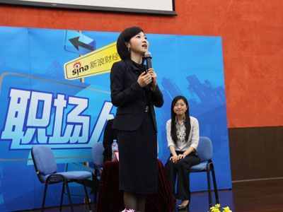 图文:铂菁女生南大校园巡讲会主持人张晓楠
