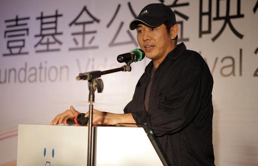 名人慈善猫腻多 屡遭受质疑的明星"慈善牌" 【李连杰