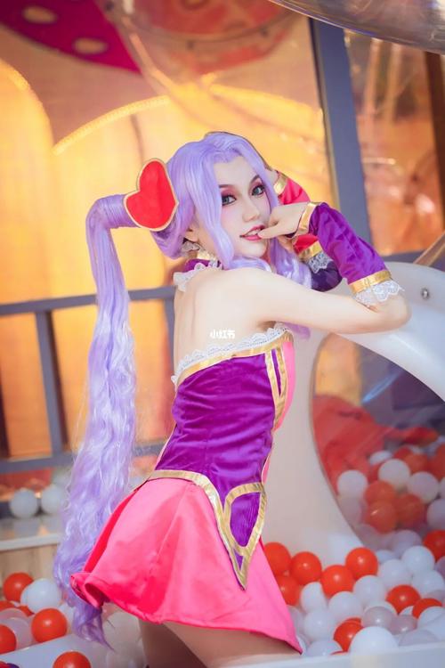 金克丝cos_cos怎么样_英雄联盟_情人节去哪玩_游戏