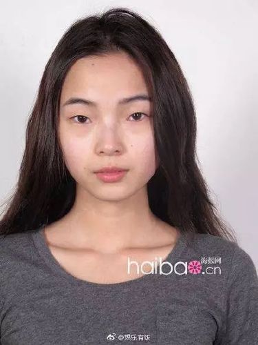 素颜走机场直播卸妆做猪鼻子素颜吃火锅其实女明星真正的素颜是这样的