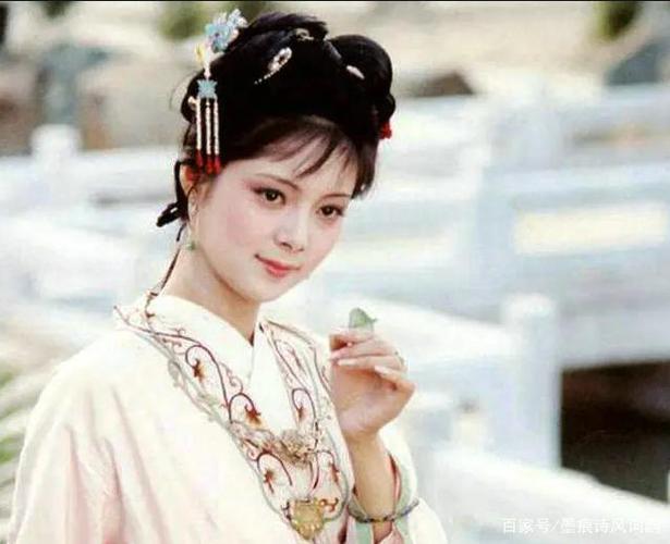 薛宝钗温柔端庄,艳冠群芳,为什么很多人不喜欢她?