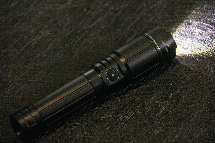 远泛兼顾照亮诗和远方klarus凯瑞兹ep9变焦手电